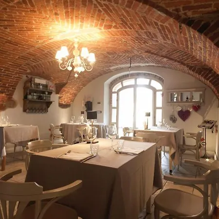 לינה וארוחת בוקר La Del Cuore Carrù